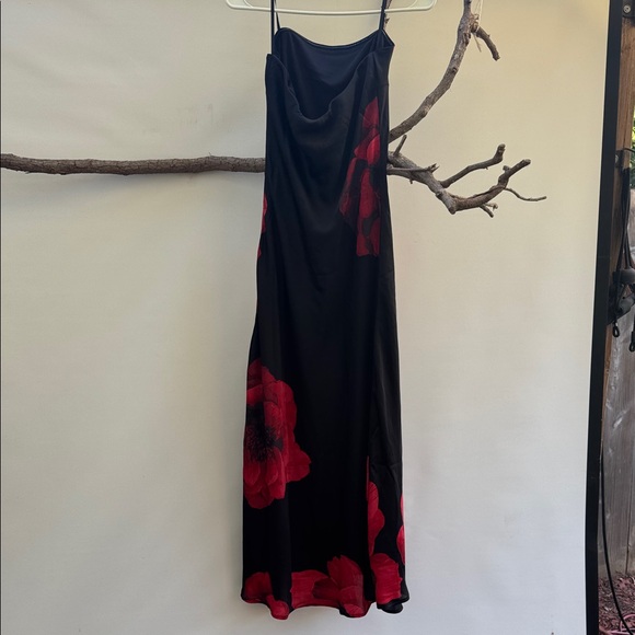 Chic Black Maxi Dress with Red Floral Design - Picture 2 of 3